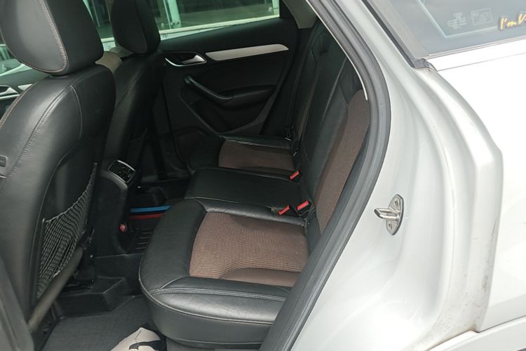 Audi Q3 2019 car image #17