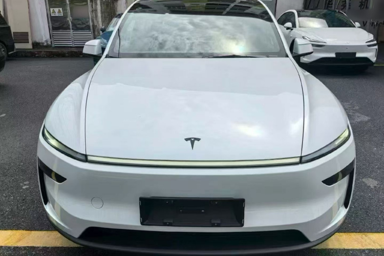 Tesla Model Y 2026 car image #3