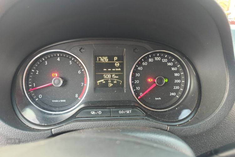 Volkswagen Polo 2015 car image #13