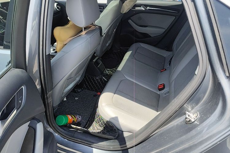 Audi A3 2018 car image #17