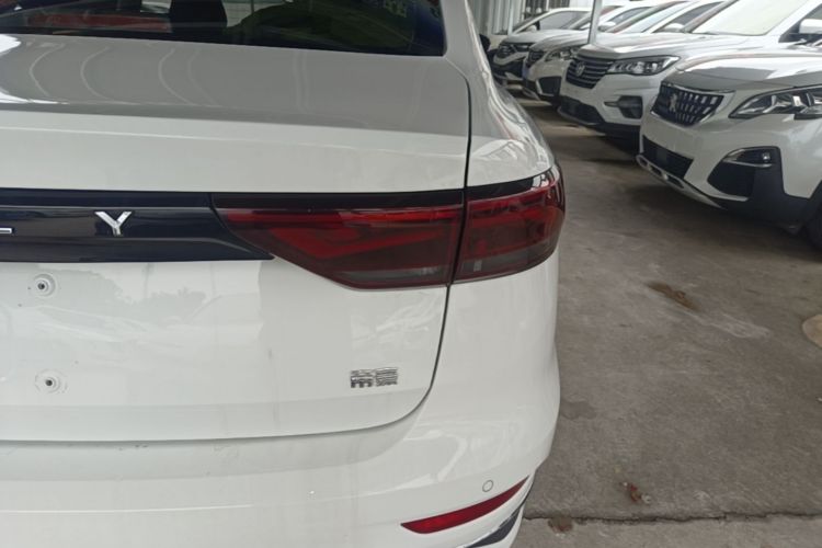 GEELY Emgrand 2025 car image #8