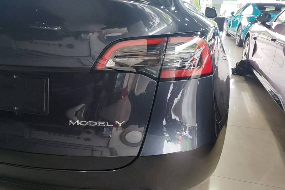 Tesla Model Y 2024 car image #7
