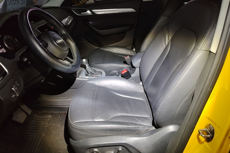 Audi Q3 2017 car image #15