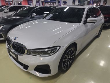 BMW 3 Series 2022 BMW 3 Series 2022 immagine di auto