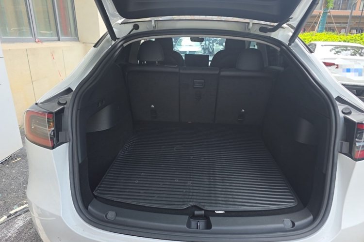 Tesla Model Y 2022 #19 Tesla Model Y 2022 car image #19