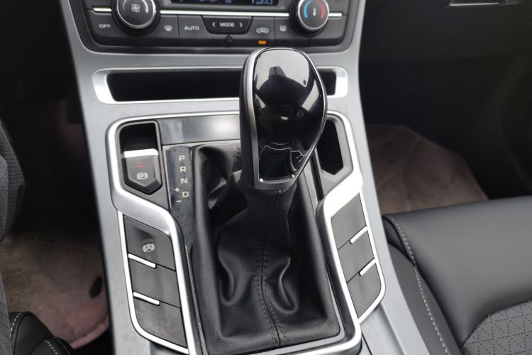 GEELY Emgrand 2021 #18 GEELY Emgrand 2021 car image #18