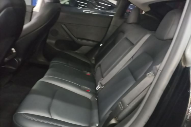 Tesla Model Y 2023 car image #17