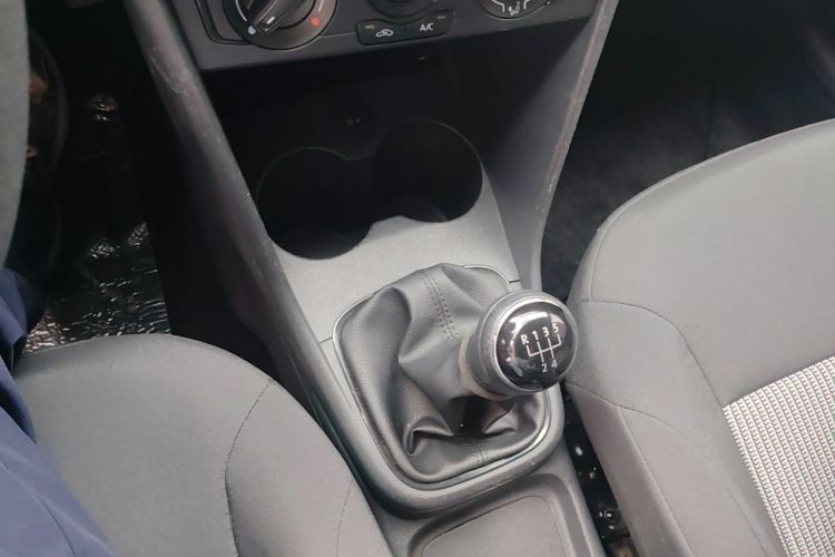 Volkswagen Polo 2017 car image #14