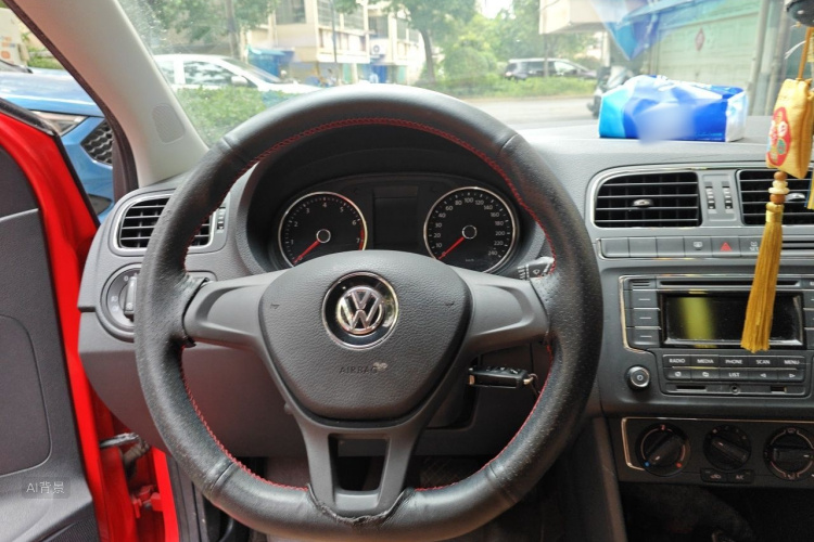 Volkswagen Polo 2016 car image #12