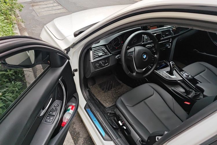 BMW 3 Series 2017 car image #9