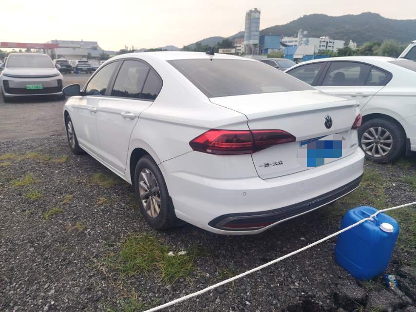 2023 car image #6