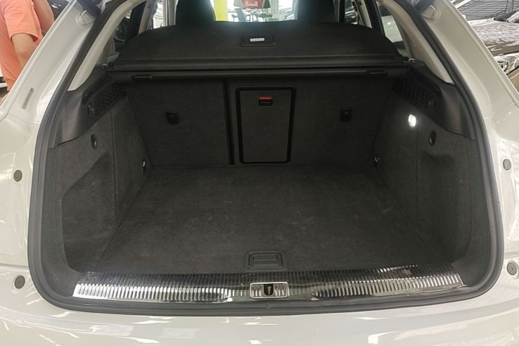 Audi Q3 2017 car image #19