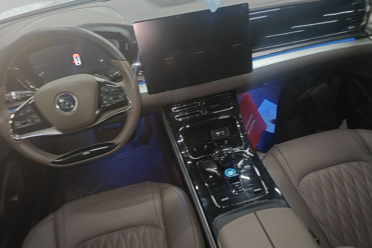 BYD Han 2023 car image #17