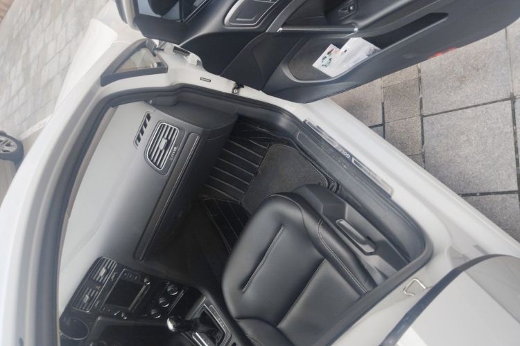 Volkswagen Golf 2017 car image #25