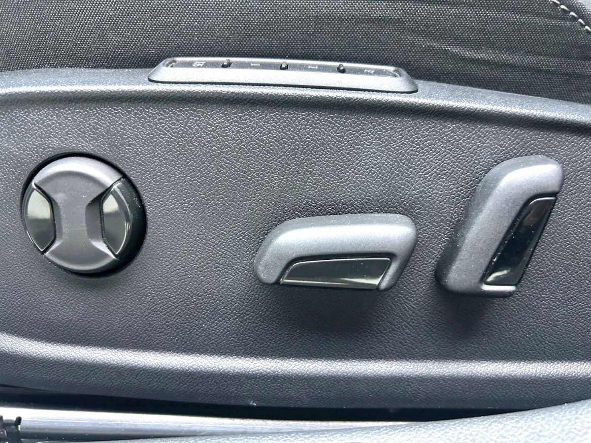 Volkswagen Golf 2022 car image #9