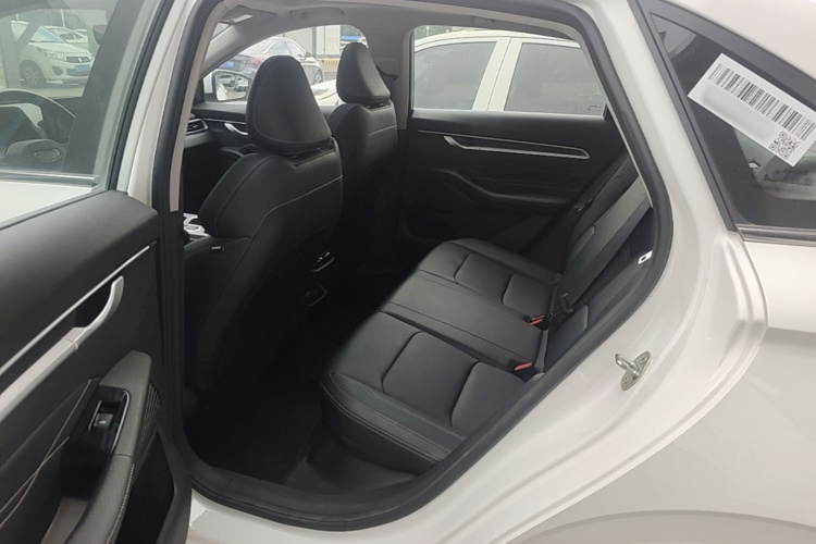 GEELY Emgrand 2025 car image #17