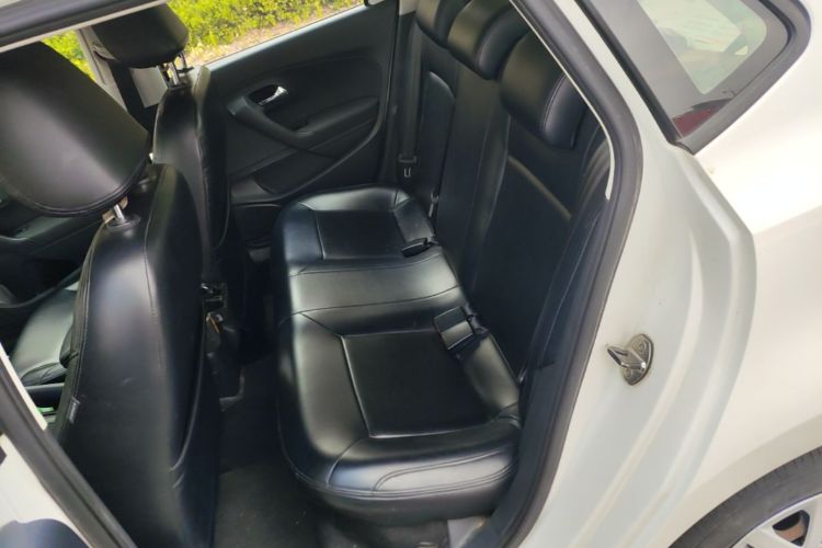 Volkswagen Polo 2019 car image #17