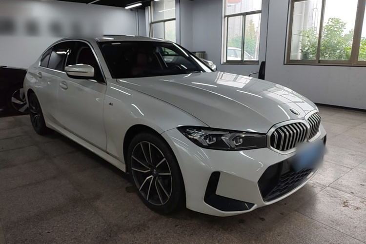 BMW 3 Series 2024 car image #4