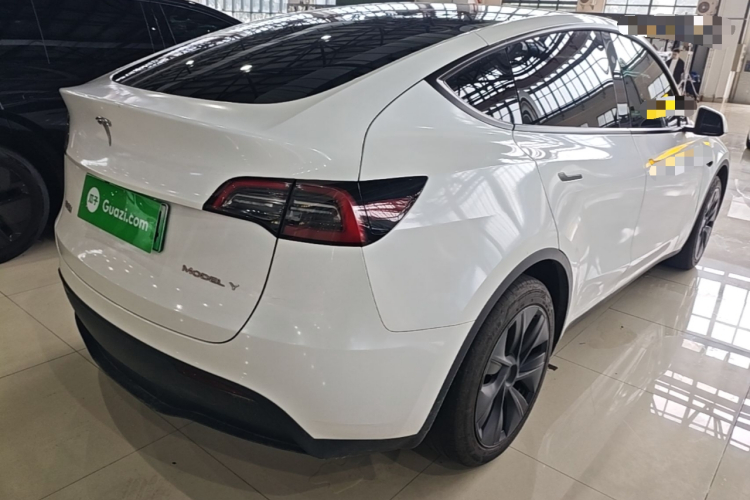 Tesla Model Y 2024 #7 Tesla Model Y 2024 car image #7