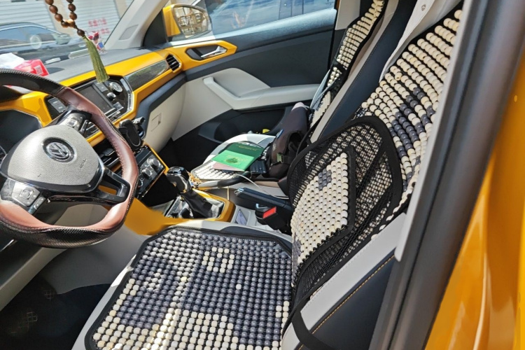 Volkswagen T-Cross 2021 car image #19