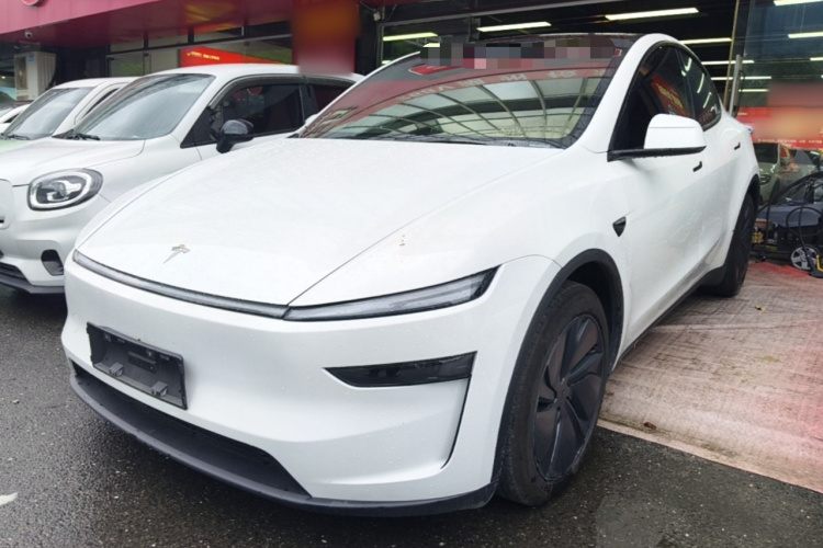 Tesla Model Y 2025 #2 Tesla Model Y 2025 immagine di auto #2