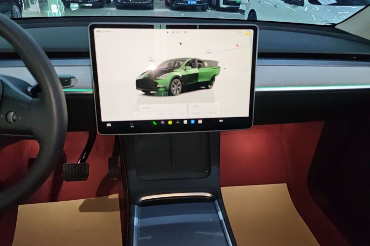 Tesla Model Y 2024 car image #13