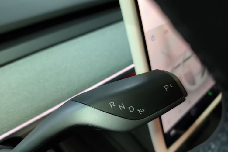 Tesla Model Y 2024 #14 Tesla Model Y 2024 car image #14