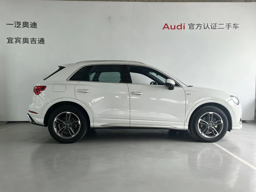 Audi Q3 2023 car image #5