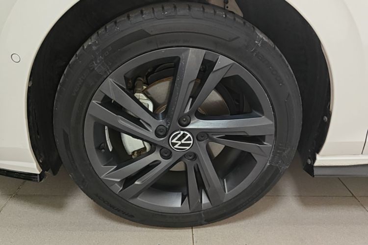 Volkswagen Golf 2021 car image #9
