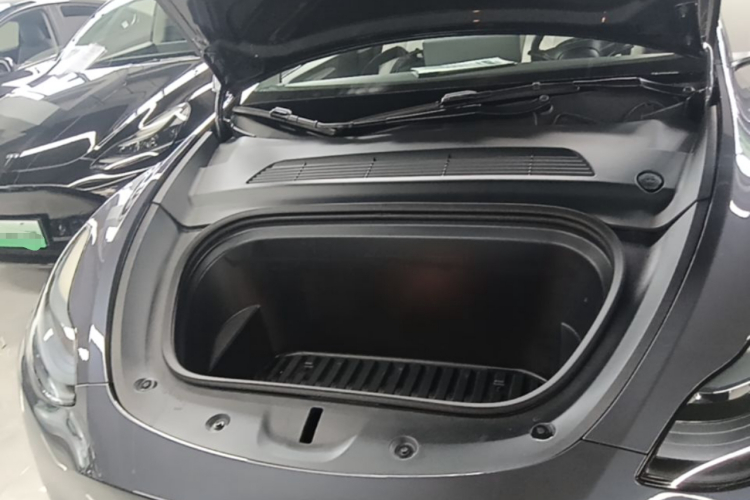 Tesla Model Y 2023 car image #20