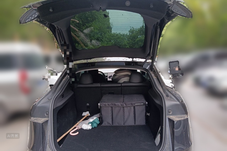 Tesla Model Y 2025 car image #21
