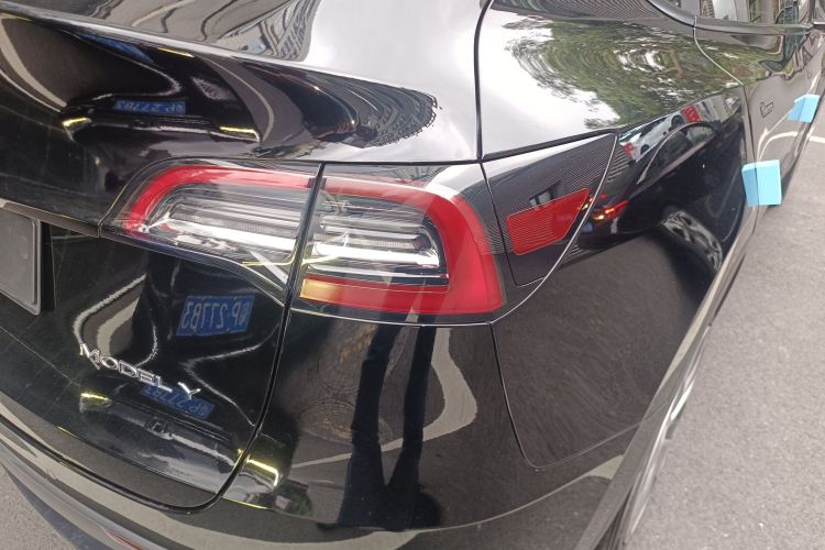 Tesla Model Y 2023 car image #8