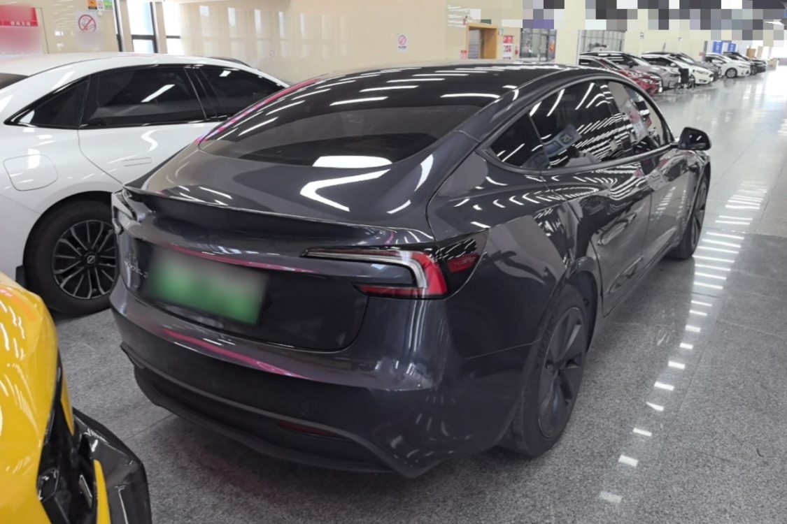 Tesla Model 3 2024 car image #4