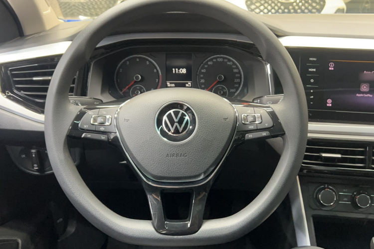 Volkswagen Polo 2022 car image #13