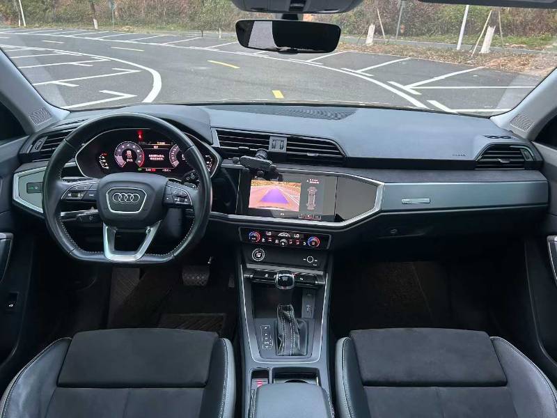 Audi Q3 2021 car image #8