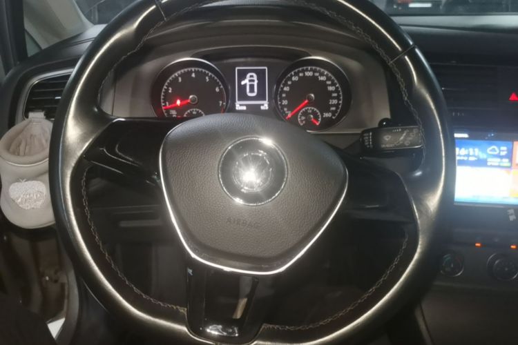 Volkswagen Golf 2015 car image #15