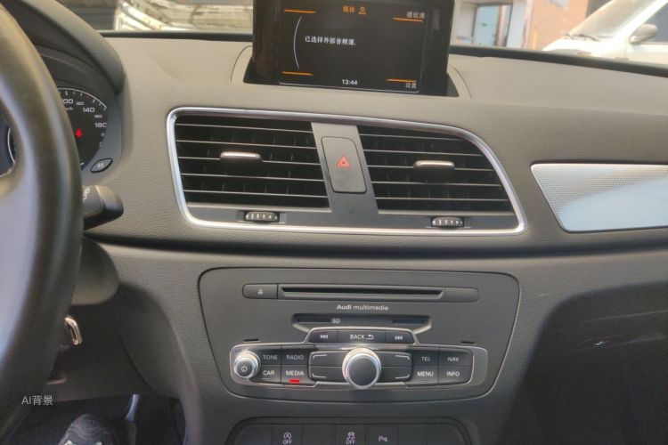 Audi Q3 2014 car image #15