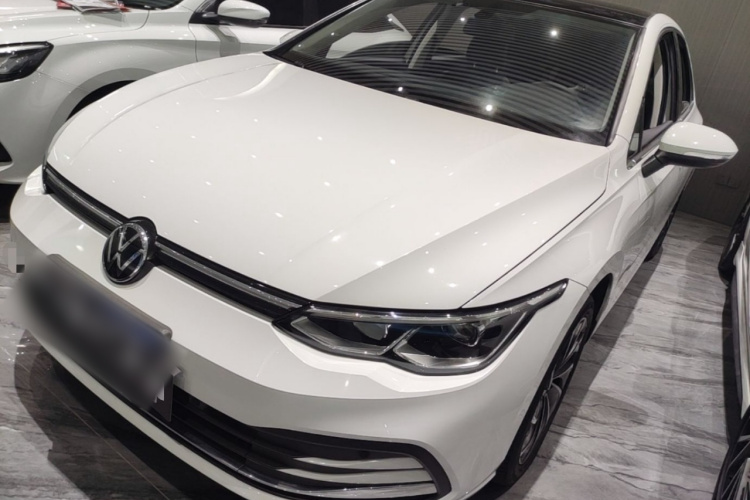 Volkswagen Golf 2023 car image #2