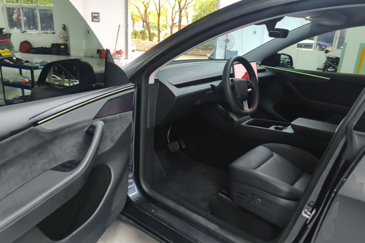 Tesla Model Y 2025 #12 Tesla Model Y 2025 car image #12