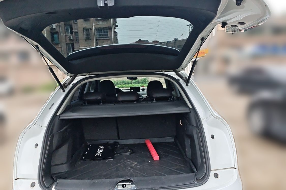 Audi Q3 2015 car image #8