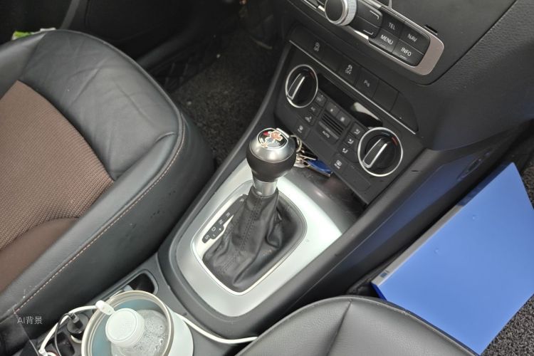 Audi Q3 2016 car image #16