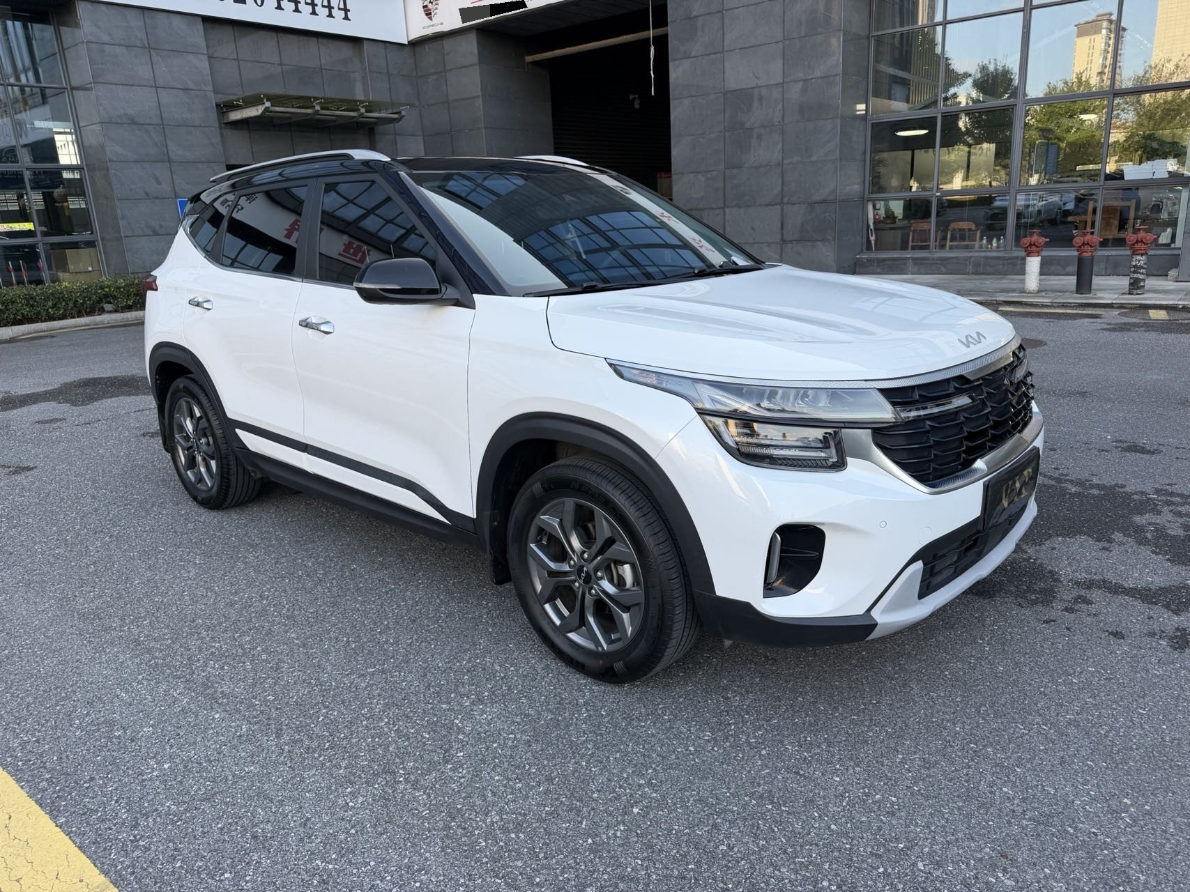 Kia Seltos 2023 car image #8