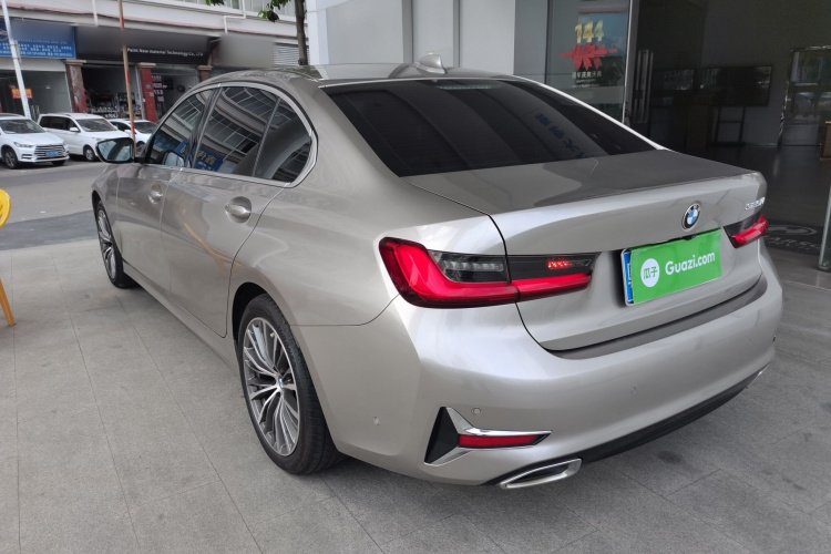 BMW 3 Series 2019 #5 BMW 3 Series 2019 car image #5