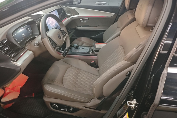 BYD Han 2024 immagine di auto #15