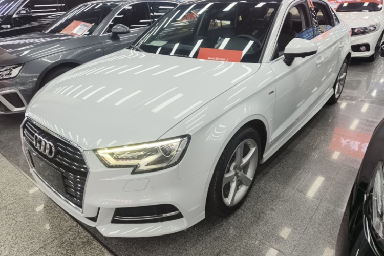Audi A3 2018 car image #2
