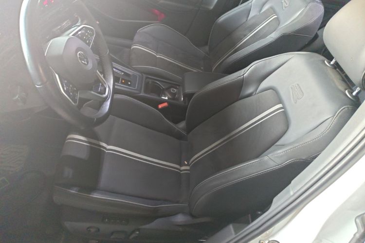 Volkswagen Golf 2023 car image #15