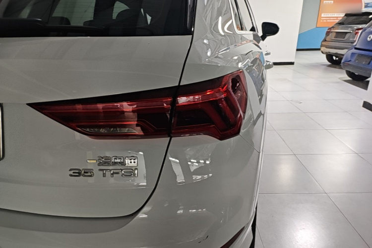 Audi Q3 2024 car image #8