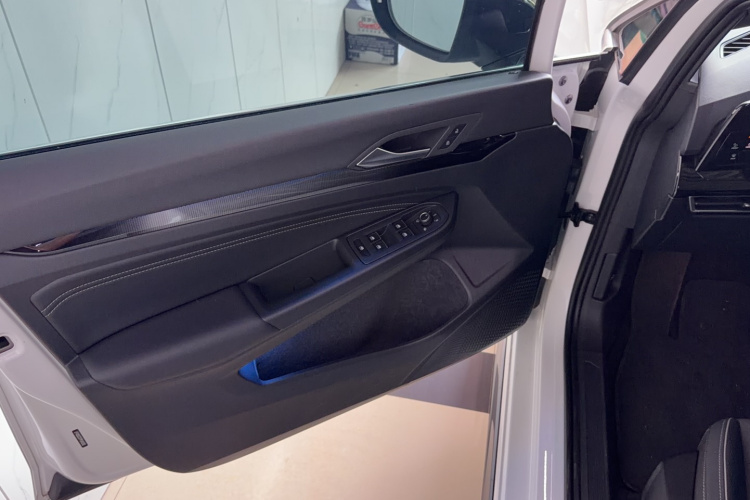 Volkswagen Golf 2024 car image #16