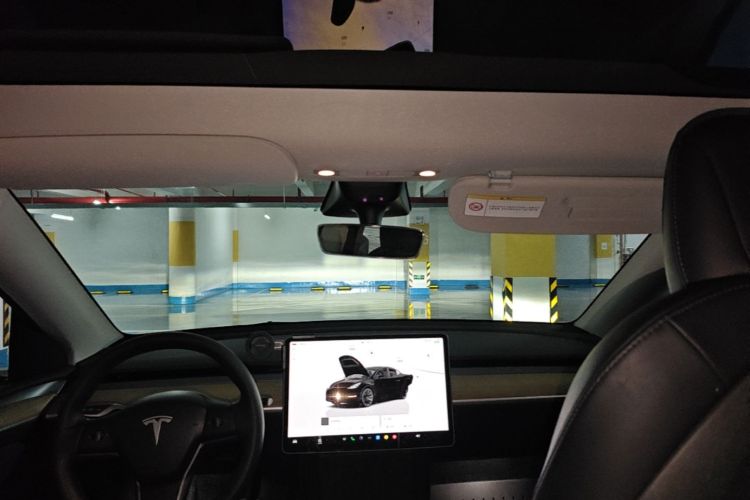 Tesla Model Y 2022 car image #18