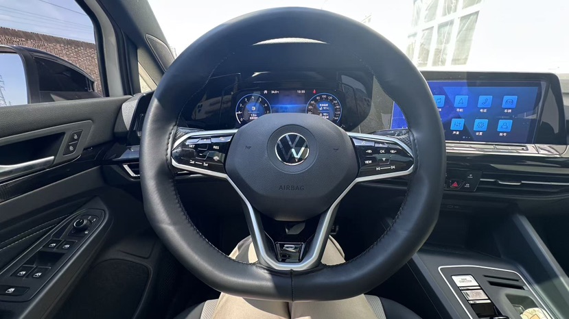 Volkswagen Golf 2023 imagen de coche #9